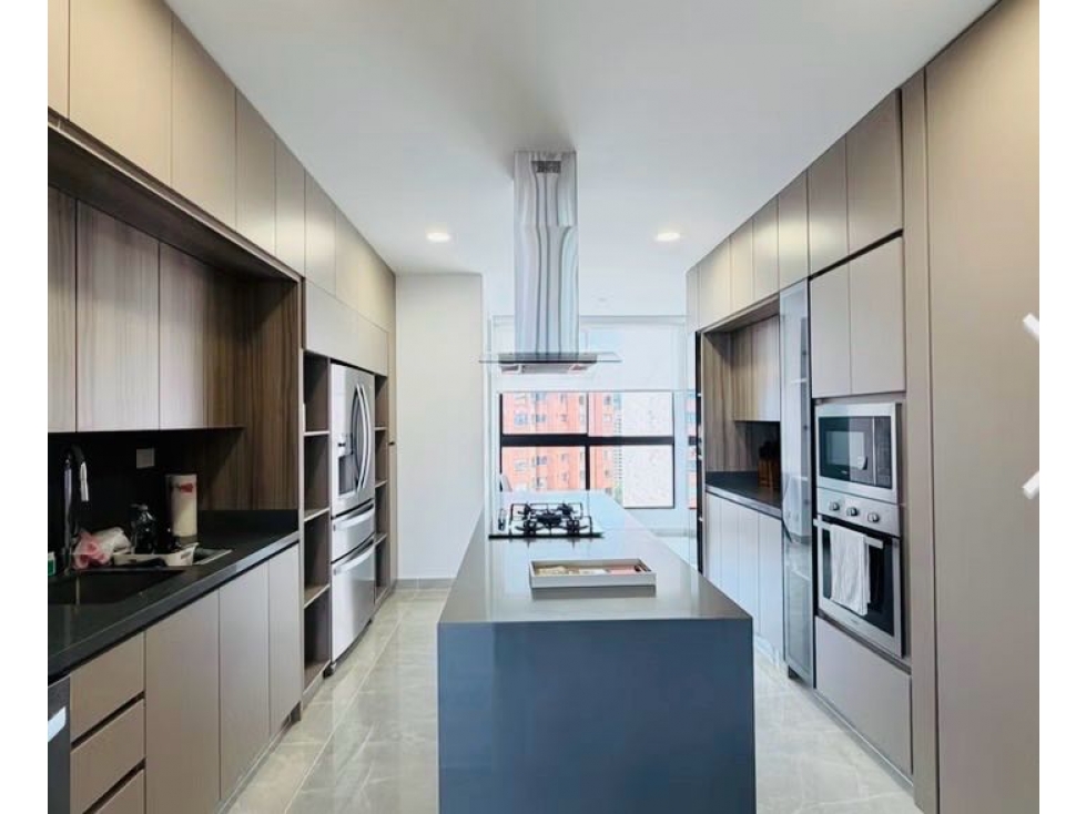 Apartamento en venta en El Poblado, Medellín · foto 4 de 24