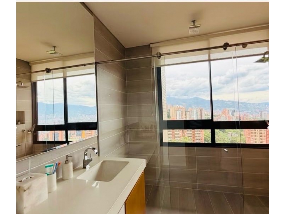 Apartamento en venta en El Poblado, Medellín · foto 8 de 24