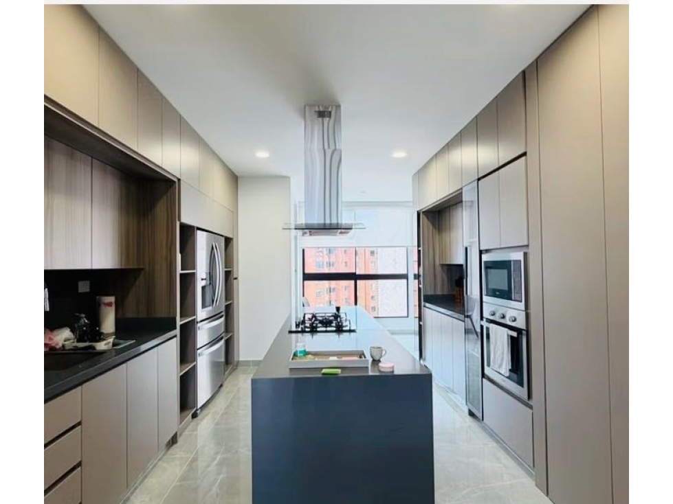 Apartamento en venta en El Poblado, Medellín · foto 10 de 24
