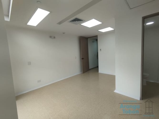 Oficina en arriendo en San Diego, Medellín, 40 m² · foto 2 de 4