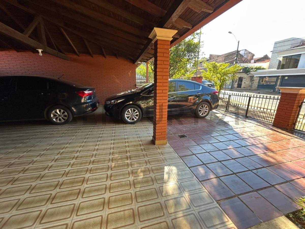 En venta casa en el corazón de Los Laureles - foto 5