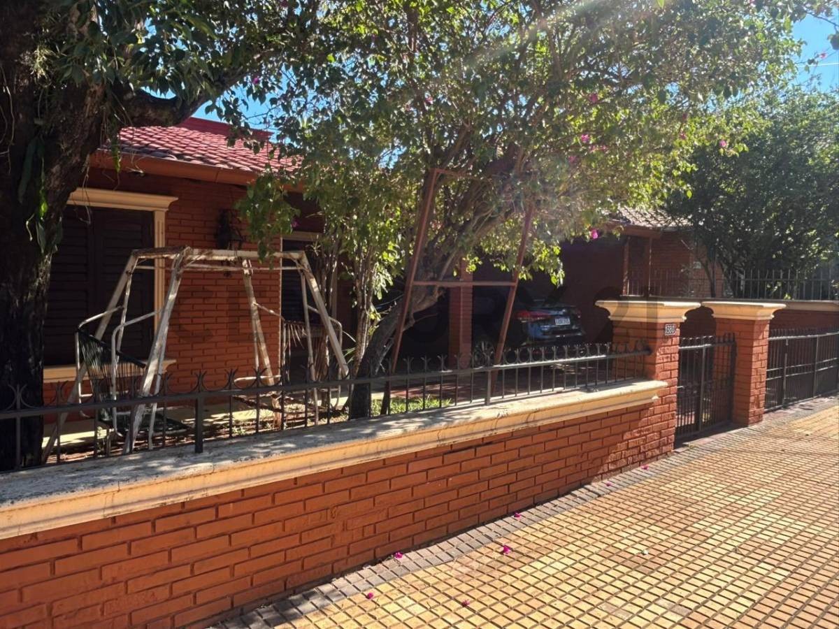 En venta casa en el corazón de Los Laureles - foto 3