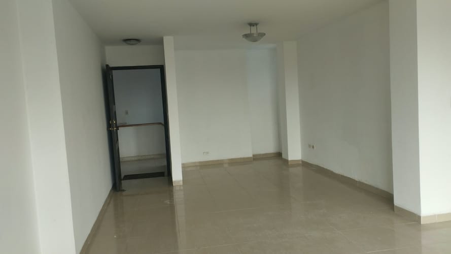Apartamento de 4 alcobas en venta en El Refugio, Cali, 135 m² · foto 4 de 14