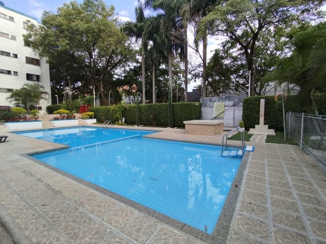 Apartamento de 4 alcobas en venta en El Refugio, Cali, 135 m² · foto 13 de 14