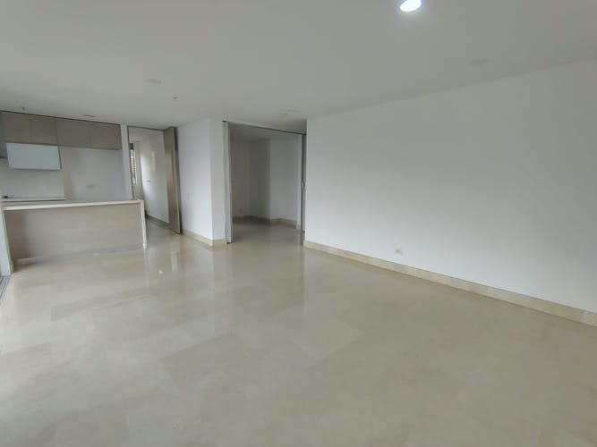 Apartamento de 3 alcobas en arriendo en El Poblado, Medellín, 137 m² · foto 3 de 18