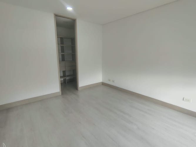 Apartamento de 3 alcobas en arriendo en El Poblado, Medellín, 137 m² · foto 14 de 18