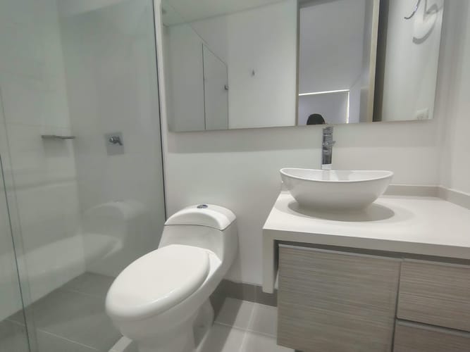 Apartamento de 3 alcobas en arriendo en El Poblado, Medellín, 137 m² · foto 17 de 18