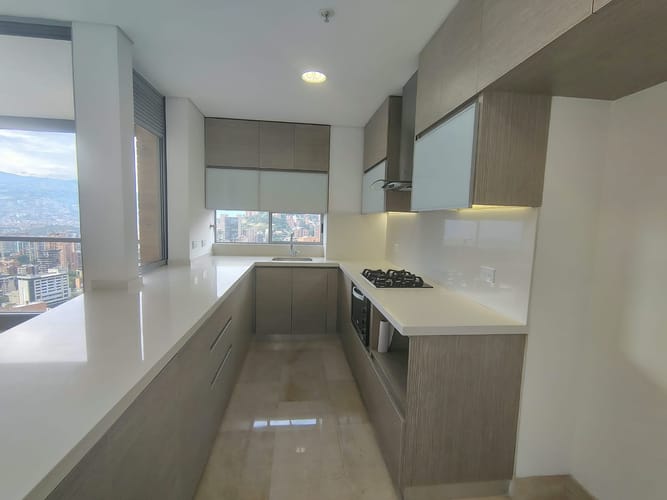 Apartamento de 3 alcobas en arriendo en El Poblado, Medellín, 137 m² · foto 7 de 18