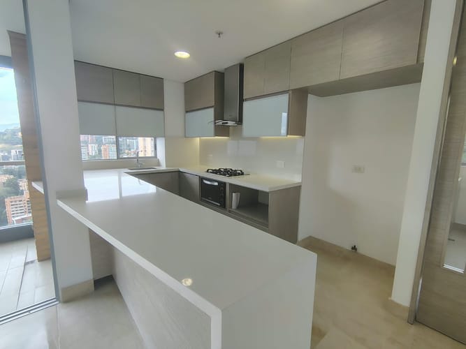 Apartamento de 3 alcobas en arriendo en El Poblado, Medellín, 137 m² · foto 5 de 18