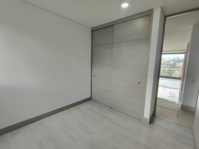 Apartamento de 3 alcobas en arriendo en El Poblado, Medellín, 137 m² · foto 12 de 18