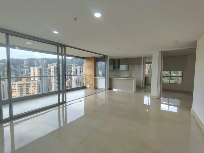 Apartamento de 3 alcobas en arriendo en El Poblado, Medellín, 137 m² · foto 2 de 18