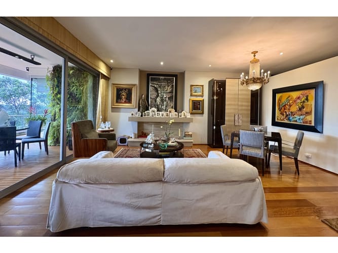Apartamento de 3 alcobas en venta en Los Rosales, Bogotá, 402 m² · foto 4 de 24