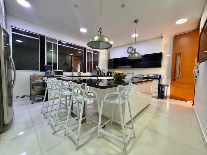 Apartamento de 3 alcobas en venta en Los Rosales, Bogotá, 402 m² · foto 11 de 24