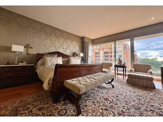 Apartamento de 3 alcobas en venta en Los Rosales, Bogotá, 402 m² · foto 16 de 24