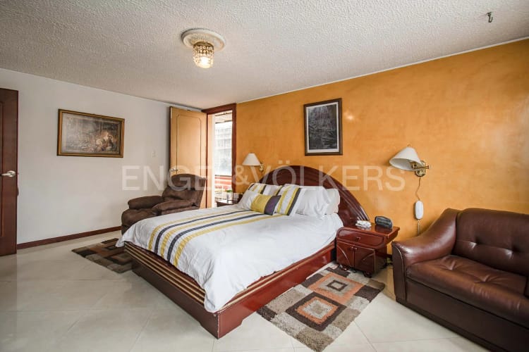 Apartamento de 3 alcobas en venta en Chicó Navarra, Bogotá, 204 m² · foto 13 de 19