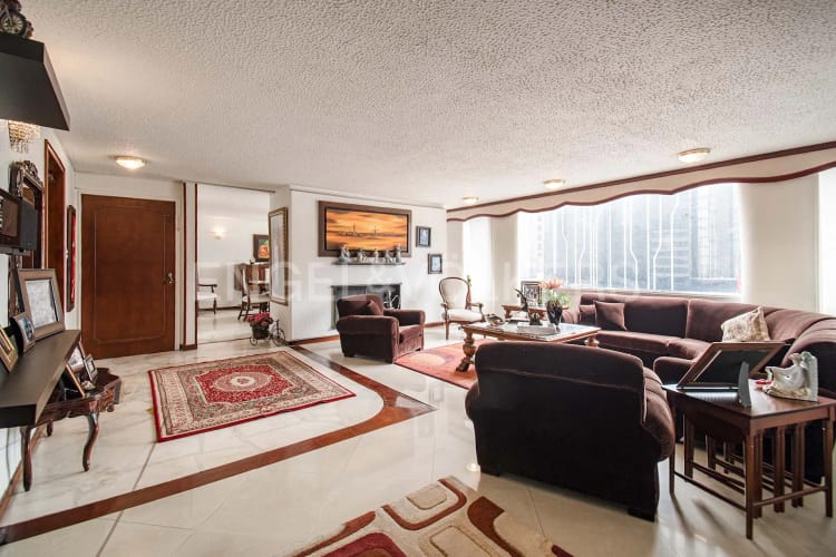 Apartamento de 3 alcobas en venta en Chicó Navarra, Bogotá, 204 m² · foto 3 de 19