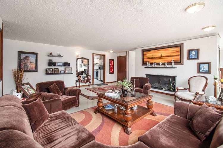 Apartamento de 3 alcobas en venta en Chicó Navarra, Bogotá, 204 m² · foto 2 de 19