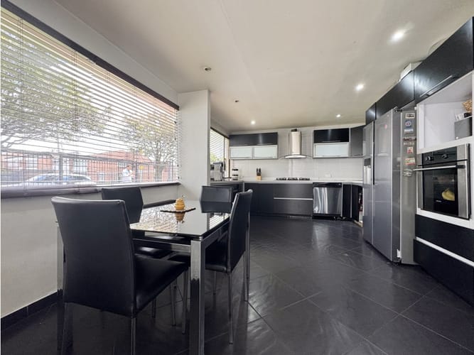 Casa de 3 alcobas en venta en Niza, Bogotá, 338 m² · foto 3 de 14