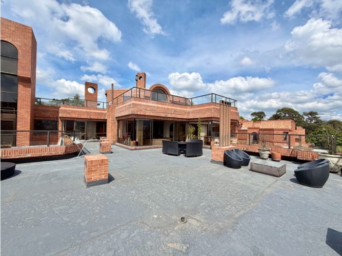 Apartamento de 4 alcobas en venta en Los Lagartos, Bogotá, 781 m² · foto 2 de 24