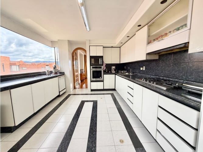Apartamento de 4 alcobas en venta en Los Lagartos, Bogotá, 781 m² · foto 23 de 24