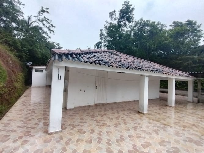 Casa de 3 alcobas en venta en La Buitrera, Cali, 200 m² · foto 2 de 24