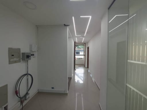 Oficina en arriendo en Cuarta Brigada, Medellín, 320 m² · foto 4 de 13