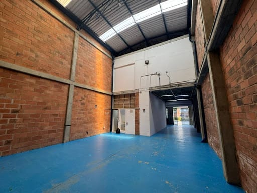 Bodega en arriendo en Sajonia, Medellín, 250 m² · foto 2 de 21