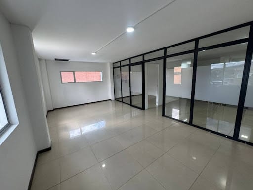 Bodega en arriendo en Sajonia, Medellín, 250 m² · foto 12 de 21