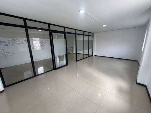 Bodega en arriendo en Sajonia, Medellín, 250 m² · foto 13 de 21