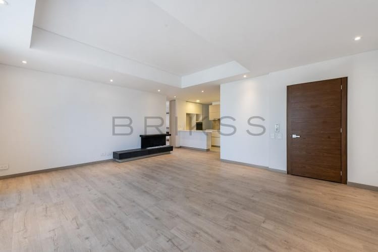 Apartamento de 2 alcobas en venta en Los Rosales, Bogotá, 112 m² · foto 2 de 14