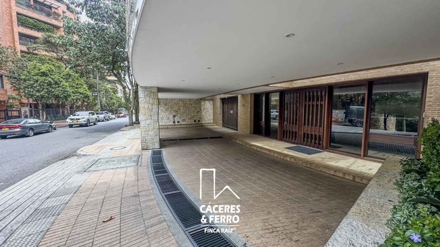 Apartamento en venta en Los Rosales, Bogotá · foto 2 de 24