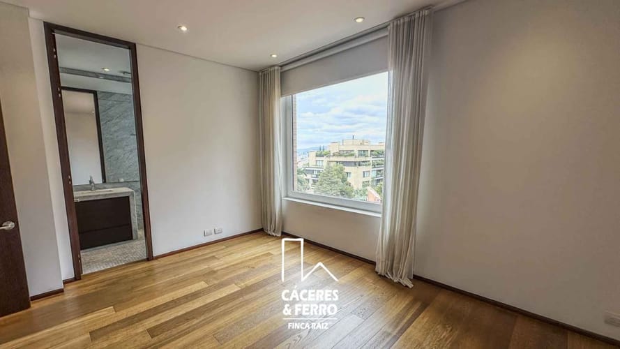 Apartamento en venta en Los Rosales, Bogotá · foto 13 de 24