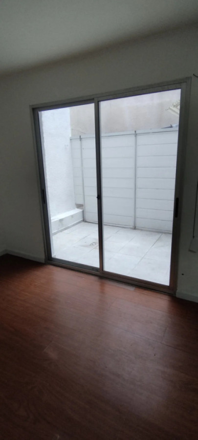 Alquiler De Monoambiente Planta Baja Patio Pequeño En Aguada · Foto 7