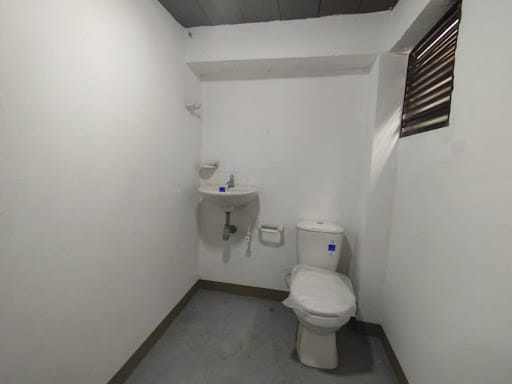 Local en arriendo en Caribe, Medellín, 30 m² · foto 7 de 9
