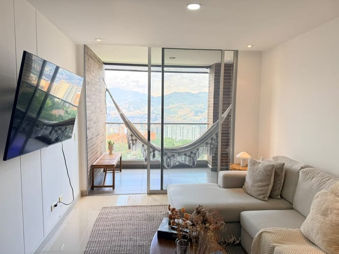 Apartamento de 2 alcobas en arriendo en Loma El Atravesado, Envigado, 91 m² · foto 2 de 17