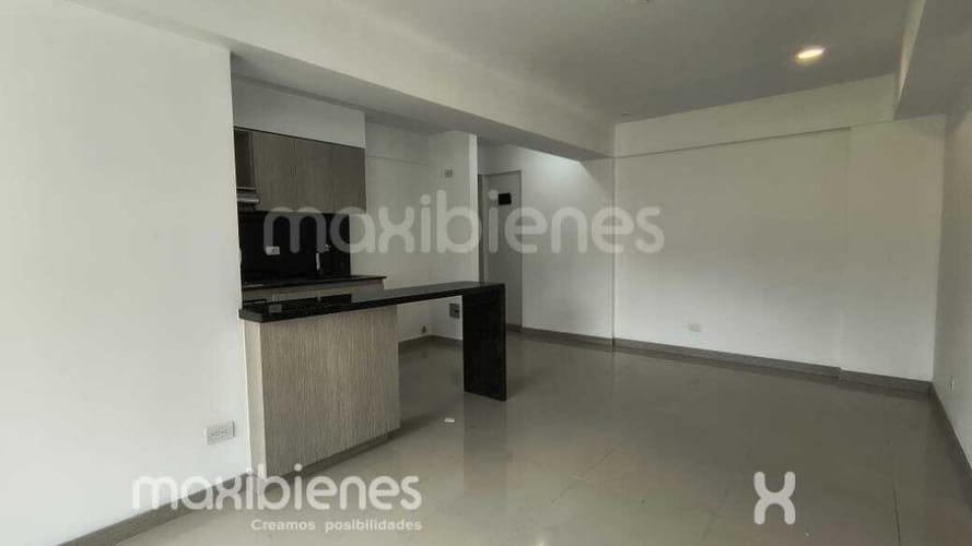 Apartamento de 3 alcobas en arriendo en Tres Esquinas, Envigado, 80 m² · foto 2 de 17