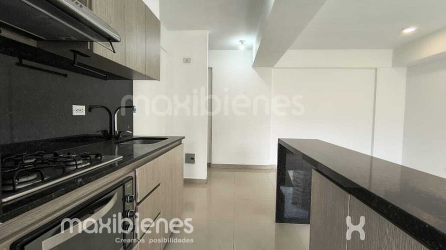 Apartamento de 3 alcobas en arriendo en Tres Esquinas, Envigado, 80 m² · foto 7 de 17