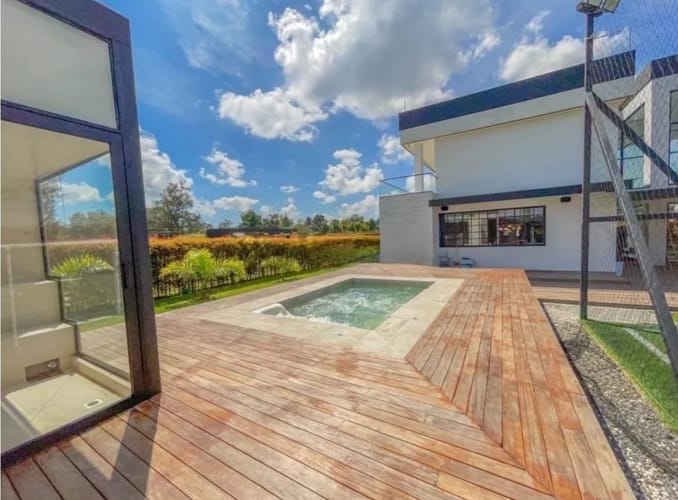 Casa de 5 alcobas en venta en Llano Grande, Rionegro · foto 2 de 24