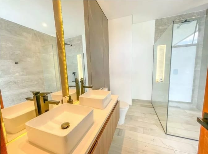 Casa de 5 alcobas en venta en Llano Grande, Rionegro · foto 22 de 24