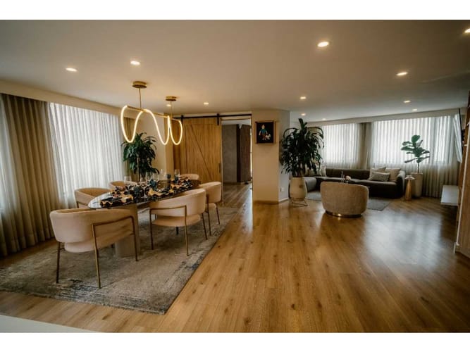 Apartamento de 3 alcobas en venta en Santa Paula, Bogotá, 200 m² · foto 2 de 18