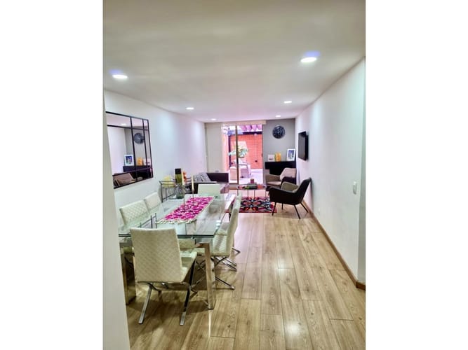 Apartamento de 2 alcobas en venta en Chicó Navarra, Bogotá, 92 m² · foto 3 de 14