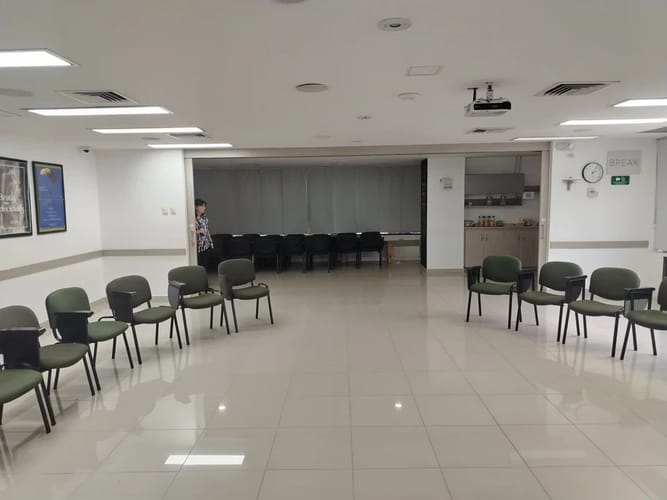Oficina en arriendo en Alejandria, Medellín, 250 m² · foto 2 de 10