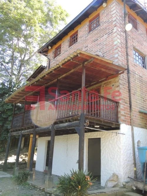 Casa de 3 alcobas en venta en Centro, La Estrella, 203 m² · foto 2 de 9