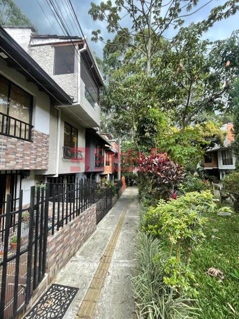 Casa de 2 alcobas en venta en Centro, La Estrella, 111 m² · foto 3 de 10