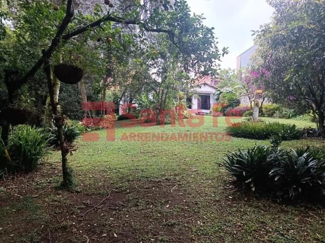 Casa de 3 alcobas en venta en Centro, La Estrella, 270 m² · foto 2 de 10