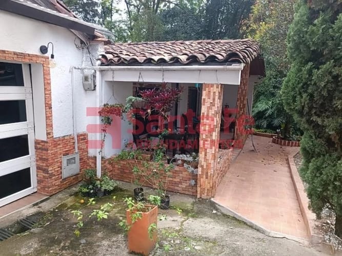 Casa de 3 alcobas en venta en Centro, La Estrella, 270 m² · foto 10 de 10
