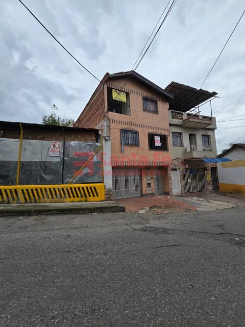 Casa de 10 alcobas en venta en Las Palmas, Medellín, 402 m² · foto 2 de 10