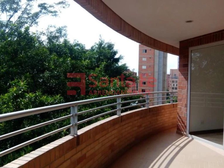 Apartamento en arriendo en Laureles, Medellín · foto 3 de 10