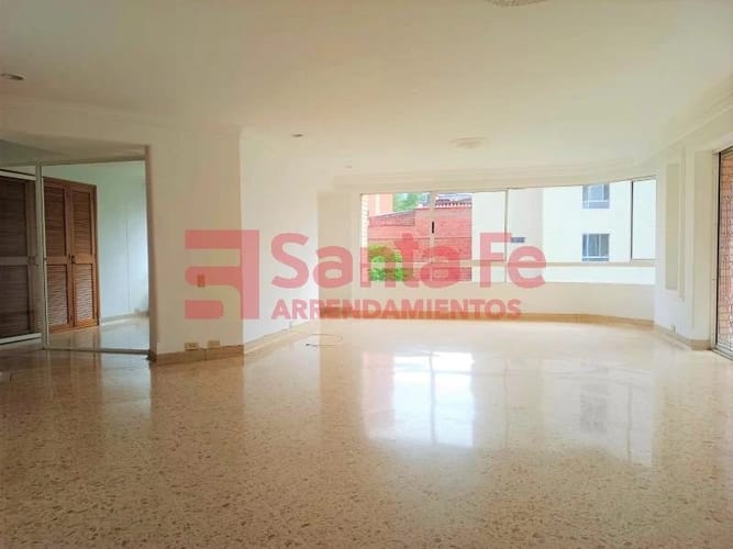 Apartamento de 4 alcobas en venta en Laureles, Medellín, 197 m² · foto 4 de 10