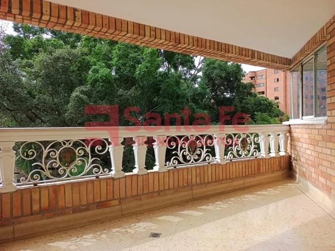 Apartamento de 4 alcobas en venta en Laureles, Medellín, 197 m² · foto 5 de 10